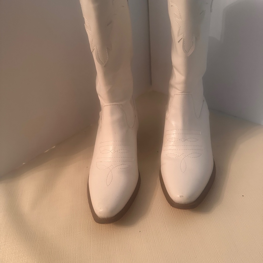 Diva White Heeled Boots